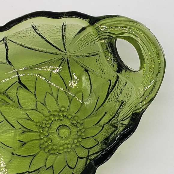 Indiana Glass Vintage Green Lily Pons Oval Handled Pickle or Relish Dish - Picture 4 of 14